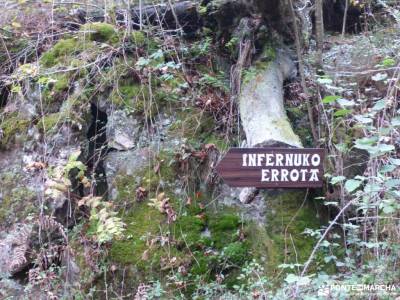 Valle del Baztán_Navarra; laguna del campillo nacimiento del duero parque natural de gorbeia semana